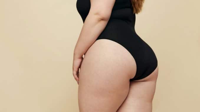 Mode für mollige Frauen - so schmeichelst du deine Kurven