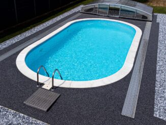 Steinteppich als Poolumrandung