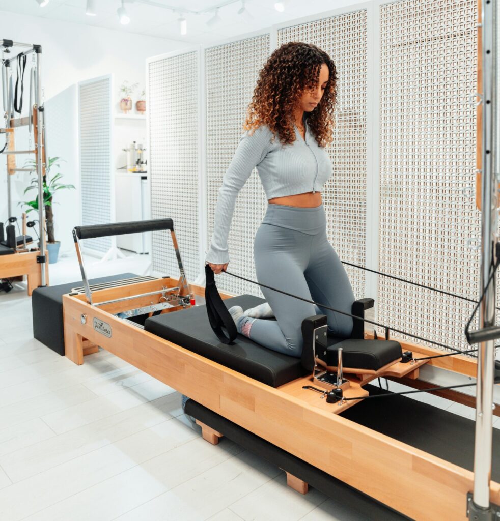 Klassische Pilates Übungen am Reformer